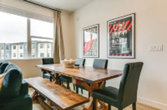 25 Mi to Zion: Rock 'n' Roll Condo w/ Mtn View!