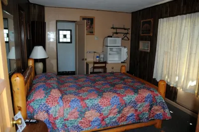 Rainbow Motel Hotels near Wyoming Dinosaur Center