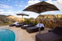 Isalo Rock Lodge - Pools