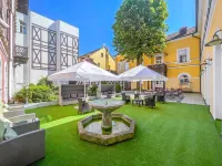 Tři Lilie Hotels in der Nähe von Salingburg Aussichtsturm