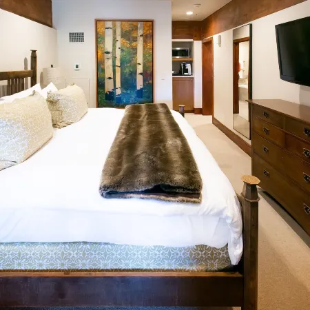 Deluxe King Room with Fireplace Hotel Room
