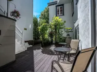 Manoir Sur le Cap Hotels near Samuel de Champlain Statue