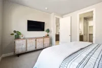 Lazy River Retreat by RedAwning - parking