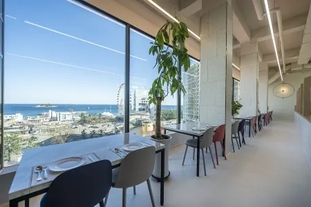 Sokcho Good Morning Hotel and Resort Отели рядом с достопримечательностью «Yeongnangho»