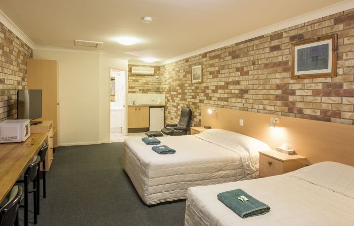D'Aguilar Hotel Motel
