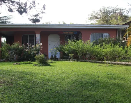 Cabañas Colibrí Tayutic Отели в г. Ла Суиса