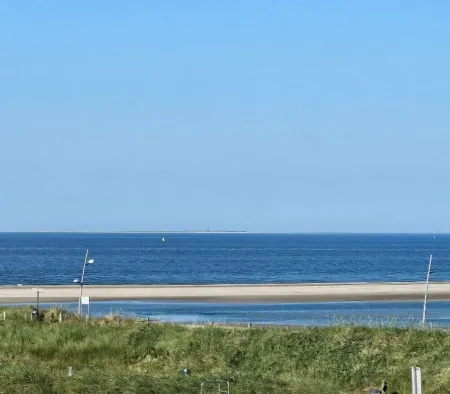 Apartment "Beachfront with sea view and sunny balcony"<br><br>