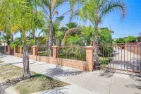 5 Mi to Coast: Centrally Located Long Beach Home!