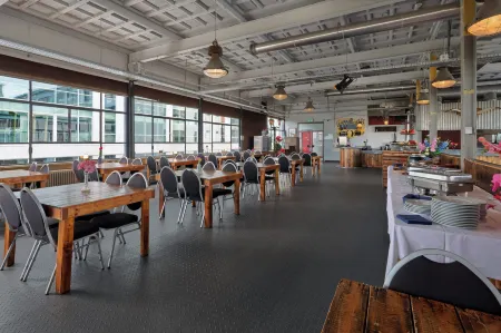 Stayokay Hostel Eindhoven Отели в г. Вельдховен