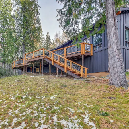 Bonners Ferry Cabin w/ Wraparound Deck & Views!