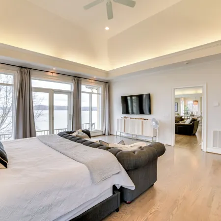 Spacious Lakefront Kentucky Home Rental!