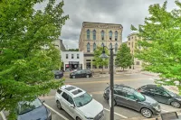 Cute Grand Haven Apartment Walk Downtown Streets! - Parkplatz