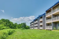 Lincoln Condo w/ Resort Amenities & Mountain Views - Parkplatz