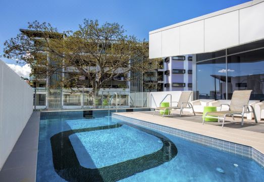 코드 아파트먼트의 현대적인 외관 또는 로비