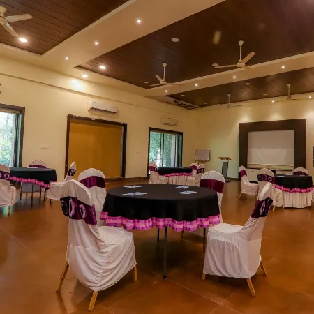 Jharna Resort-Navegaon Gate