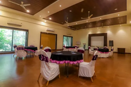 Jharna Resort-Navegaon Gate