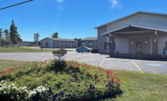 Super 8 by Wyndham Iron Mountain