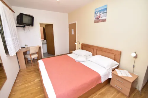 Rooms Tom Hotels in Njivice