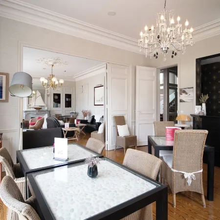 Hôtel la Villefromoy Отели рядом с достопримечательностью «Пляж Сийон»