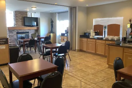 Baymont Inn & Suites by Wyndham Holbrook