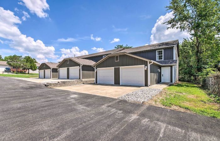 Airy Townhome Close to Kayaking and Boating!