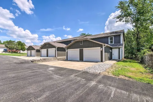 Airy Townhome Close to Kayaking and Boating! - Pet friendly