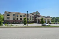Holiday Inn Express & Suites Wheeling Hotel a 