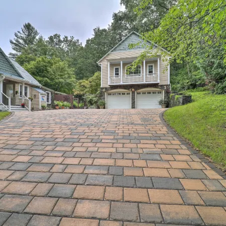 Quiet Studio Escape ~ 2 Mi to Blue Ridge Parkway!