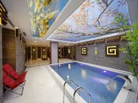 Grand Hotel De Pera - Pools