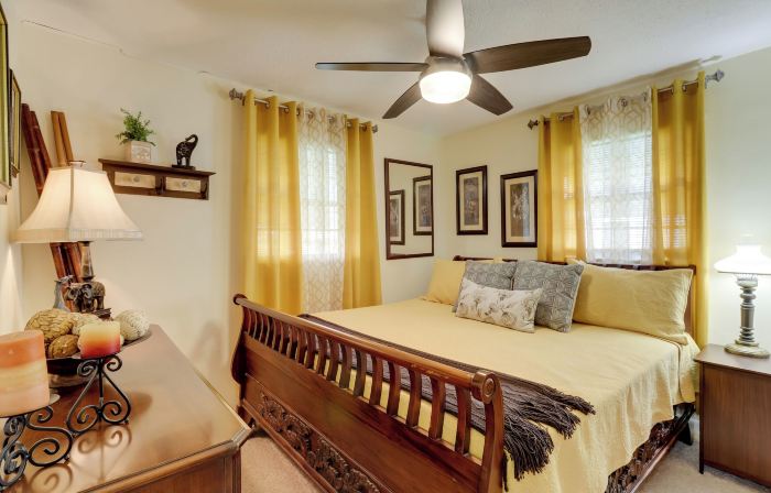 2 Mi to Lake Okeechobee: Waterfront Home w/ Deck!