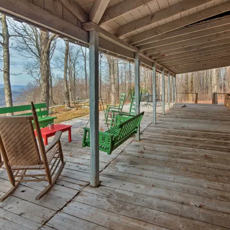 Cozy Cumberland Mountain Cabin w/ Stunning Views!