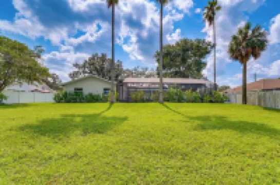 Lakefront Home with Heated Pool, Near Disney Hotels in Spring Hill