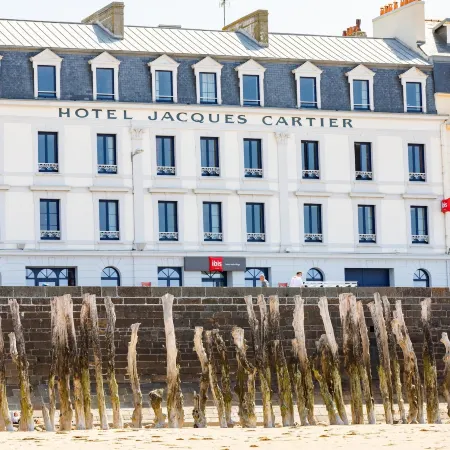 Ibis Saint-Malo Plage Отели рядом с достопримечательностью «Пляж Сийон»