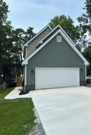 New Vacation Rental on Lake Sinclair with boat dock and Kayaks