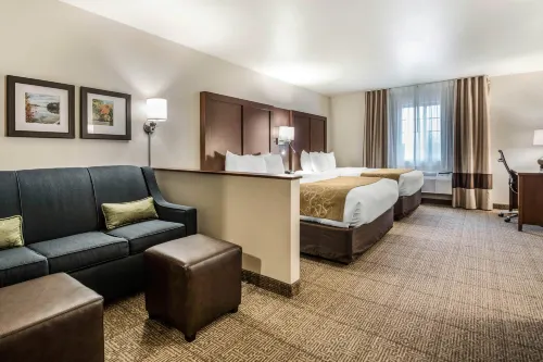 Comfort Suites at PAR 4 Resort Hotels in Lanark