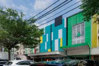 Sans Hotel Harapan Indah - 2-Star