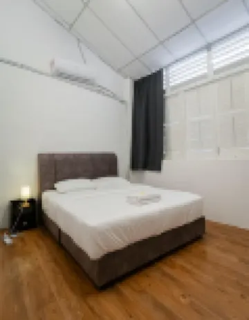 Aayu Seckchuan - 3 Mins Walk to Love Lane