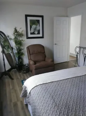 Cute and Cozy Отели рядом с достопримечательностью «Swanson Park»