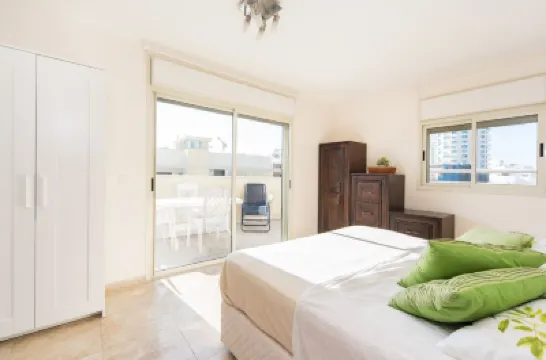 Spacious Duplex with Terrace 3-Min from the Beach Hotels in 