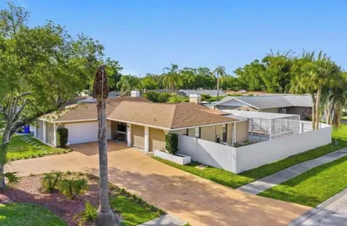 Tampa Home w BBQ patio pool /5 Beds /9 Guests