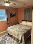 Charming and private 3-bedroom farmhouse in lovely Evanston with WiFi, AC.