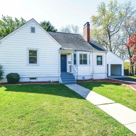 Pet-Friendly Roanoke Retreat w/ Theater