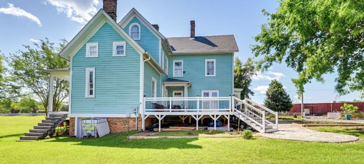 Grand Historic Home w/ Yard & Deck in High Point! Отели в г. Хай-Пойнт
