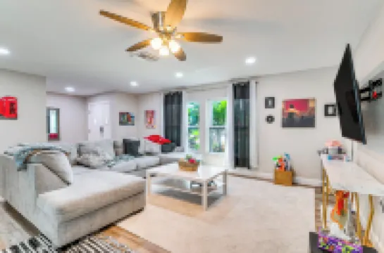 Lakefront Home with Heated Pool, Near Disney Hotels in Spring Hill