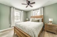 Walk to Lake: Pet-friendly Cottage in Jamestown! - Country Houses