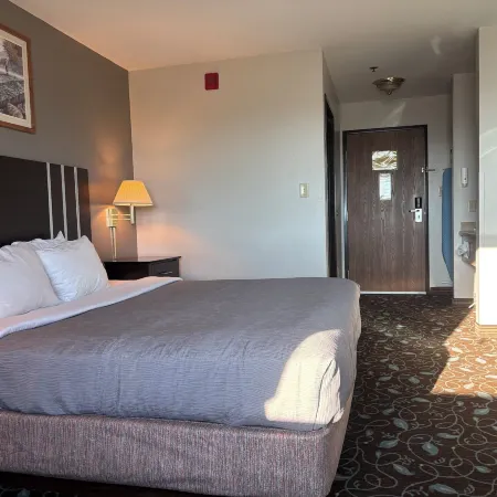Quality Inn & Suites Отели в г. Пайндейл
