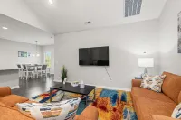 NEW 3-BR townhome in delightful Spring Hill with WiFi, AC and many amenities