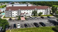 Sonesta Essential Hotels & Suites Kansas City Blue Springs - parking