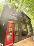 Scandanavian Cabin-Hot Tub-EV Charger-Fire Pit-Close to All RRG Action