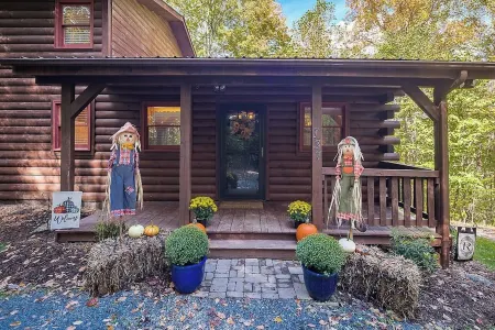 Private Spring Getaway! Pet Friendly!